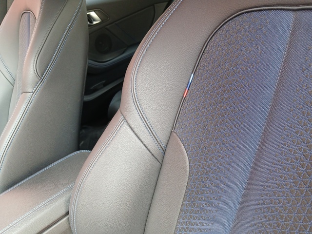 BMW Serie 1 118d color Gris. Año 2023. 110KW(150CV). Diésel. En concesionario GANDIA Automoviles Fersan, S.A. de Valencia