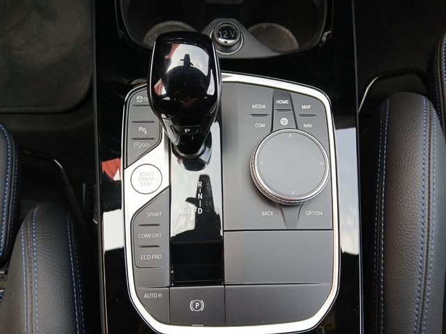 BMW Serie 1 118d color Gris. Año 2023. 110KW(150CV). Diésel. En concesionario GANDIA Automoviles Fersan, S.A. de Valencia