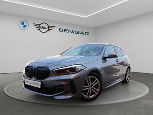 Fotos de BMW Serie 1 118d color Gris. Año 2023. 110KW(150CV). Diésel. En concesionario GANDIA Automoviles Fersan, S.A. de Valencia