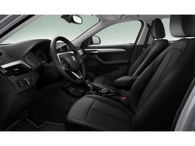 BMW X2 sDrive18d color Gris Plata. Año 2020. 110KW(150CV). Diésel. En concesionario Ceres Motor S.L. de Cáceres