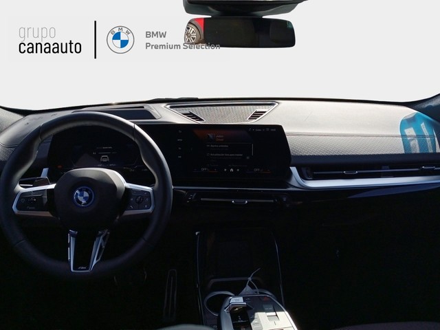 BMW iX2 eDrive20 color Blanco. Año 2024. 150KW(204CV). Eléctrico. En concesionario TACO de Sta. C. Tenerife