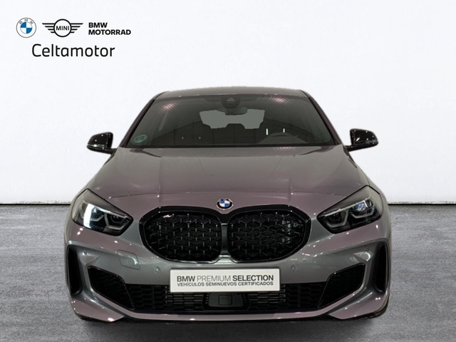 BMW Serie 1 M135i color Gris. Año 2024. 225KW(306CV). Gasolina. En concesionario Celtamotor Lalín de Pontevedra