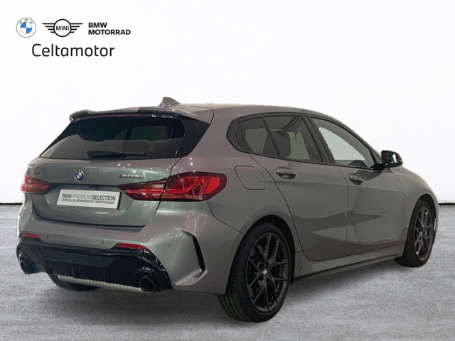 BMW Serie 1 M135i color Gris. Año 2024. 225KW(306CV). Gasolina. En concesionario Celtamotor Lalín de Pontevedra