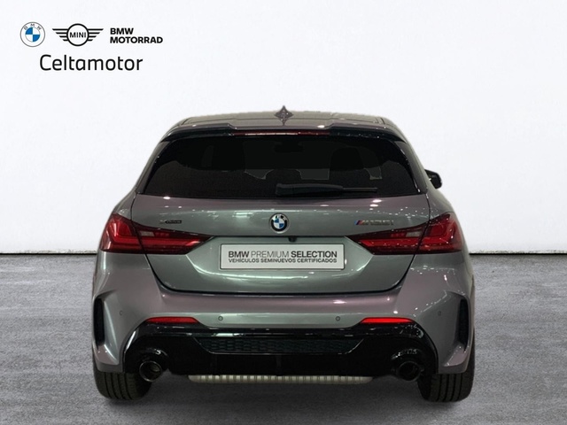 BMW Serie 1 M135i color Gris. Año 2024. 225KW(306CV). Gasolina. En concesionario Celtamotor Lalín de Pontevedra