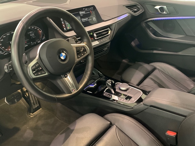 BMW Serie 1 M135i color Gris. Año 2024. 225KW(306CV). Gasolina. En concesionario Celtamotor Lalín de Pontevedra
