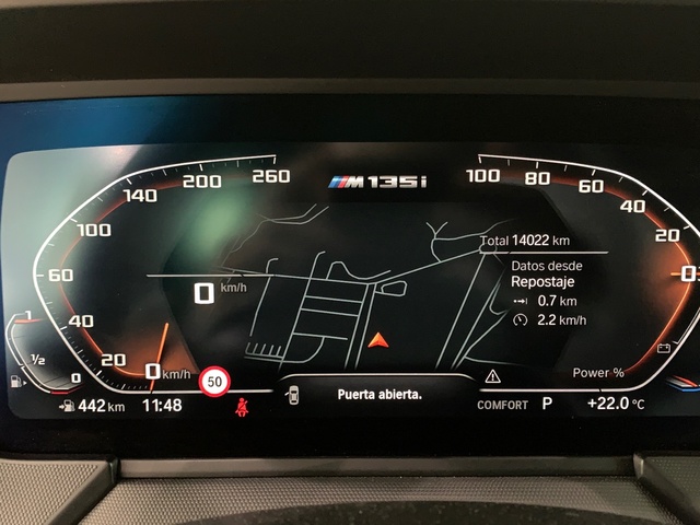BMW Serie 1 M135i color Gris. Año 2024. 225KW(306CV). Gasolina. En concesionario Celtamotor Lalín de Pontevedra