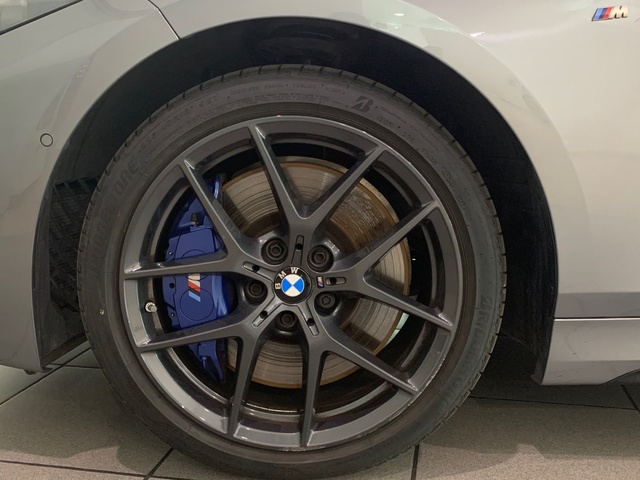 BMW Serie 1 M135i color Gris. Año 2024. 225KW(306CV). Gasolina. En concesionario Celtamotor Lalín de Pontevedra