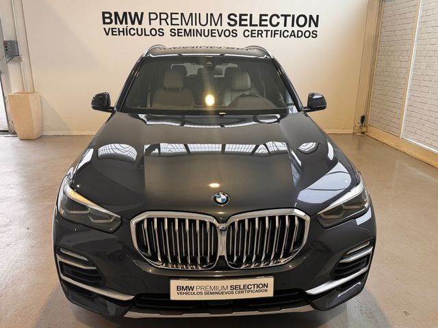 BMW X5 xDrive30d color Gris. Año 2019. 195KW(265CV). Diésel. En concesionario Lurauto Gipuzkoa de Guipuzcoa