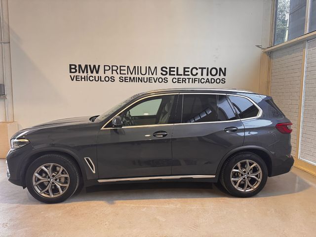 BMW X5 xDrive30d color Gris. Año 2019. 195KW(265CV). Diésel. En concesionario Lurauto Gipuzkoa de Guipuzcoa