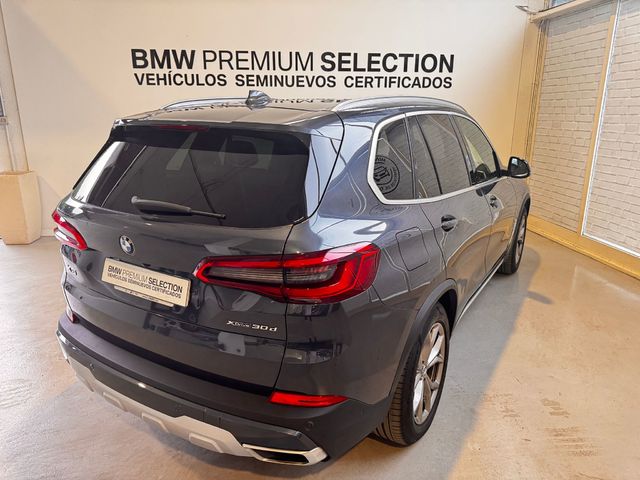 BMW X5 xDrive30d color Gris. Año 2019. 195KW(265CV). Diésel. En concesionario Lurauto Gipuzkoa de Guipuzcoa