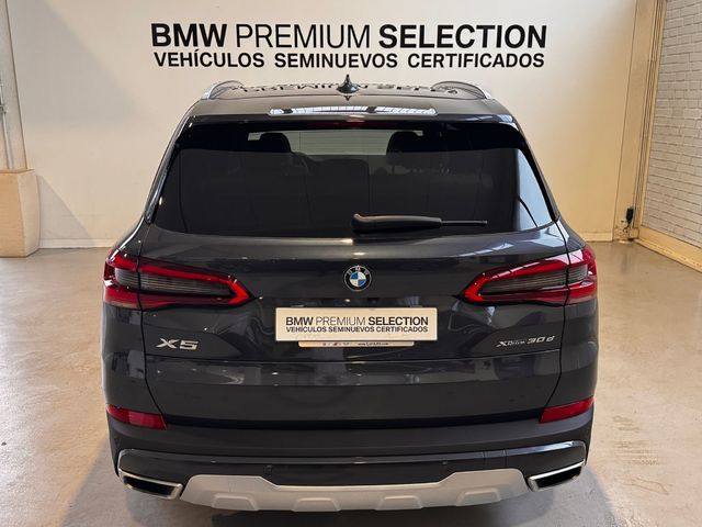 BMW X5 xDrive30d color Gris. Año 2019. 195KW(265CV). Diésel. En concesionario Lurauto Gipuzkoa de Guipuzcoa