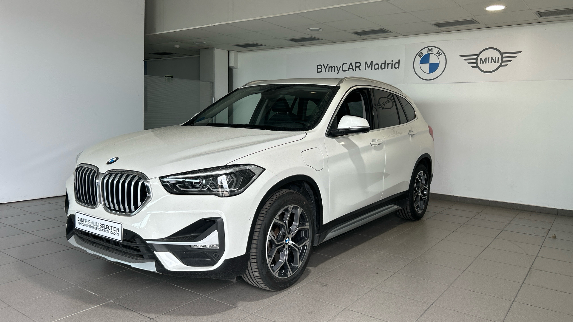 BMW X1 xDrive25e color Blanco. Año 2021. 162KW(220CV). Híbrido Electro/Gasolina. En concesionario BYmyCAR Madrid - Alcalá de Madrid