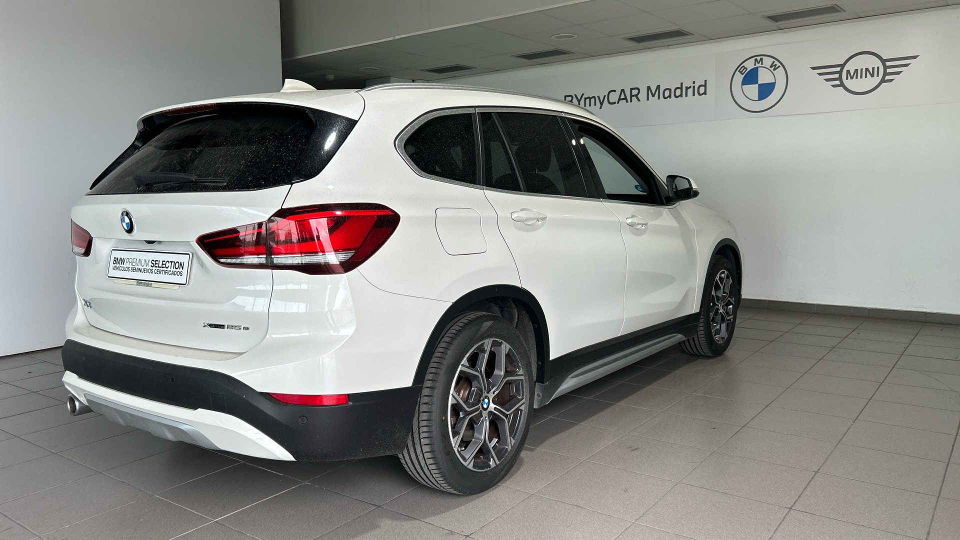 BMW X1 xDrive25e color Blanco. Año 2021. 162KW(220CV). Híbrido Electro/Gasolina. En concesionario BYmyCAR Madrid - Alcalá de Madrid