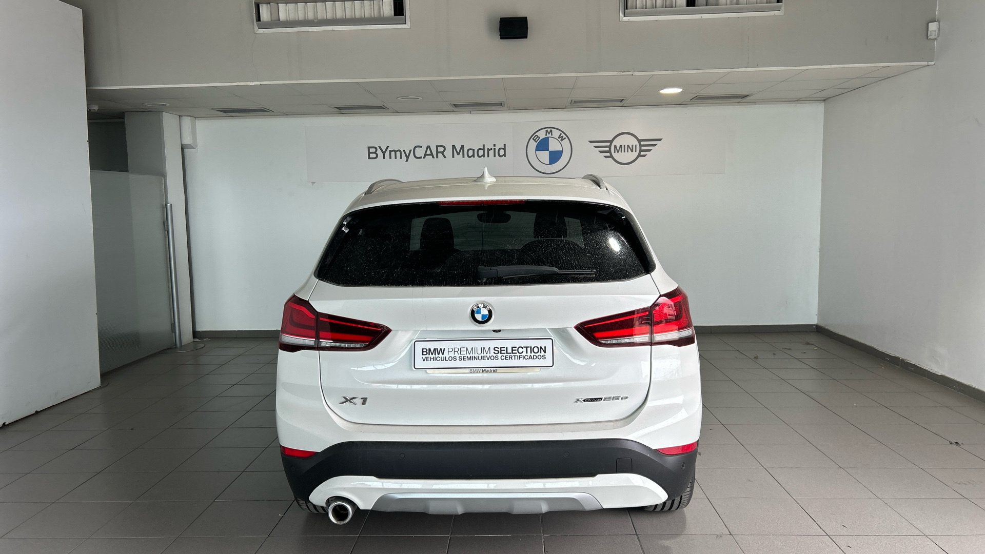 BMW X1 xDrive25e color Blanco. Año 2021. 162KW(220CV). Híbrido Electro/Gasolina. En concesionario BYmyCAR Madrid - Alcalá de Madrid