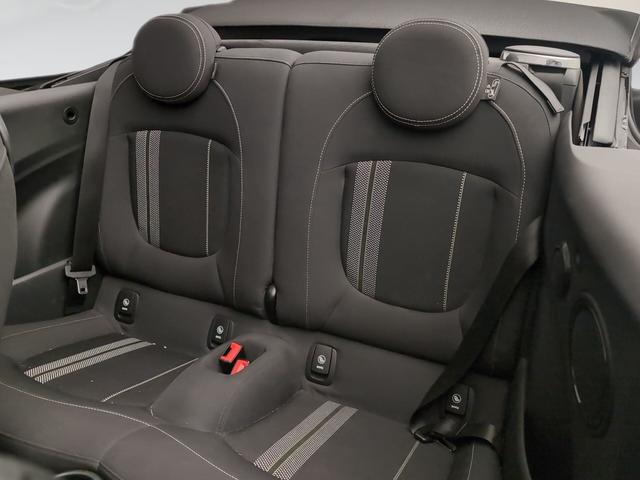 fotoG 8 del MINI MINI Cabrio Cooper 100 kW (136 CV) 136cv Gasolina del 2024 en Málaga