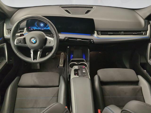 BMW X1 sDrive20i color Azul. Año 2024. 125KW(170CV). Gasolina. En concesionario Automotor Premium Marbella - Málaga de Málaga