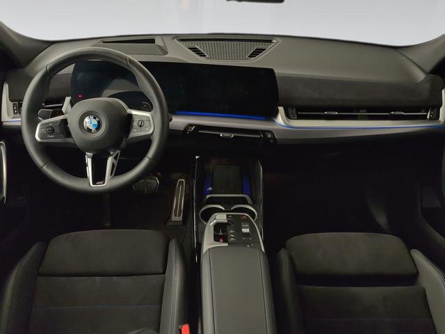 BMW X2 sDrive20i color Blanco. Año 2024. 125KW(170CV). Gasolina. En concesionario Automotor Premium Marbella - Málaga de Málaga