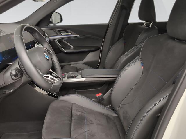 BMW X2 sDrive20i color Blanco. Año 2024. 125KW(170CV). Gasolina. En concesionario Automotor Premium Marbella - Málaga de Málaga