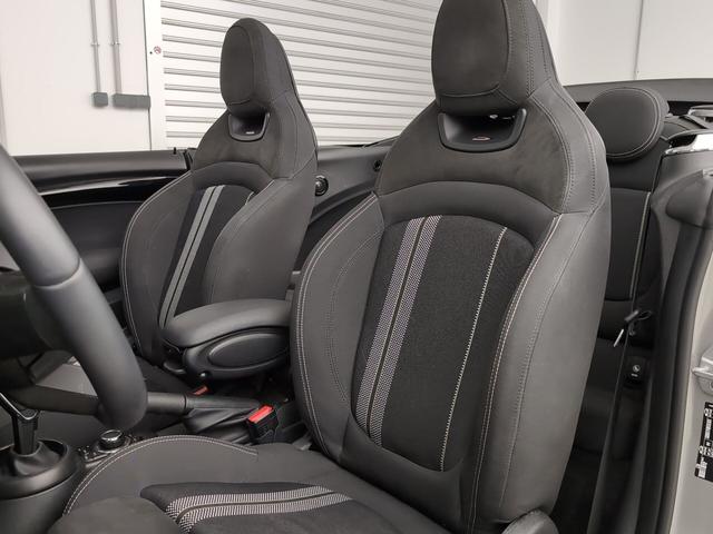 fotoG 12 del MINI MINI Cabrio Cooper 100 kW (136 CV) 136cv Gasolina del 2024 en Málaga