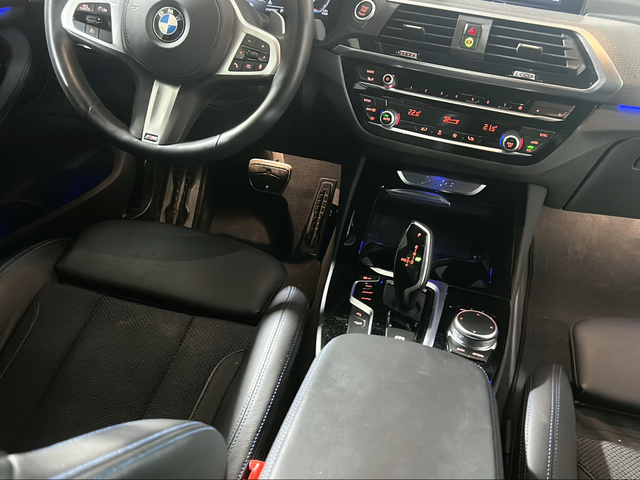 BMW X3 xDrive20d color Azul. Año 2021. 140KW(190CV). Diésel. En concesionario San Pablo Motor | Su Eminencia de Sevilla