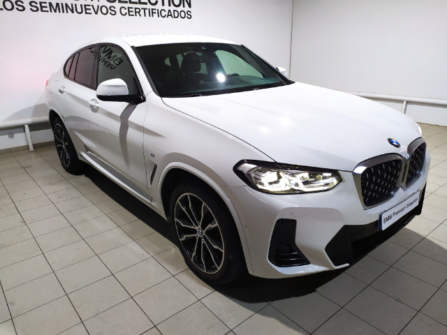 BMW X4 xDrive20d color Blanco. Año 2022. 140KW(190CV). Diésel. En concesionario Hispamovil Elche de Alicante