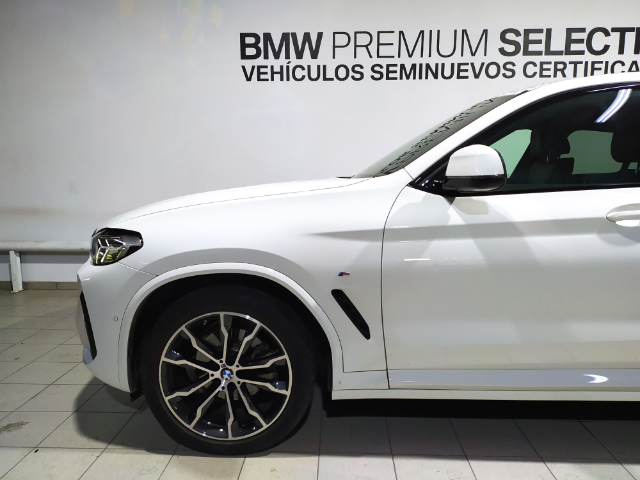 BMW X4 xDrive20d color Blanco. Año 2022. 140KW(190CV). Diésel. En concesionario Hispamovil Elche de Alicante