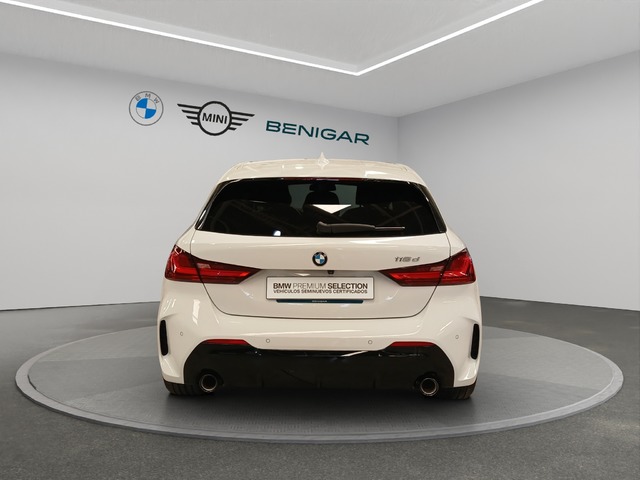 BMW Serie 1 118d color Blanco. Año 2023. 110KW(150CV). Diésel. En concesionario SAN JUAN Automoviles Fersan S.A. de Alicante
