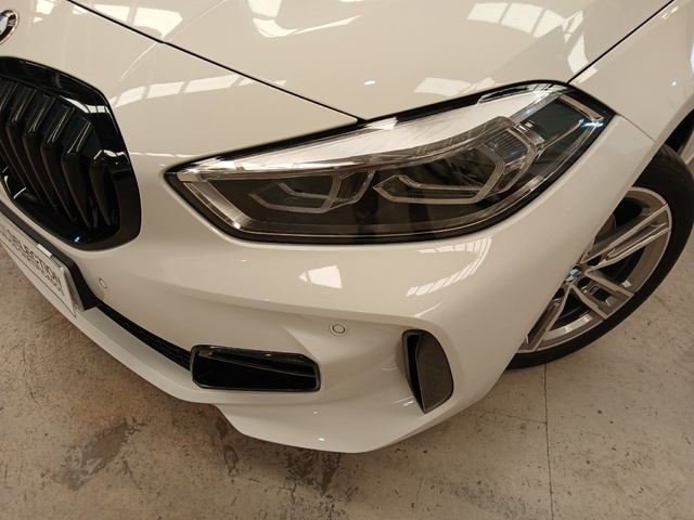 BMW Serie 1 118d color Blanco. Año 2023. 110KW(150CV). Diésel. En concesionario SAN JUAN Automoviles Fersan S.A. de Alicante