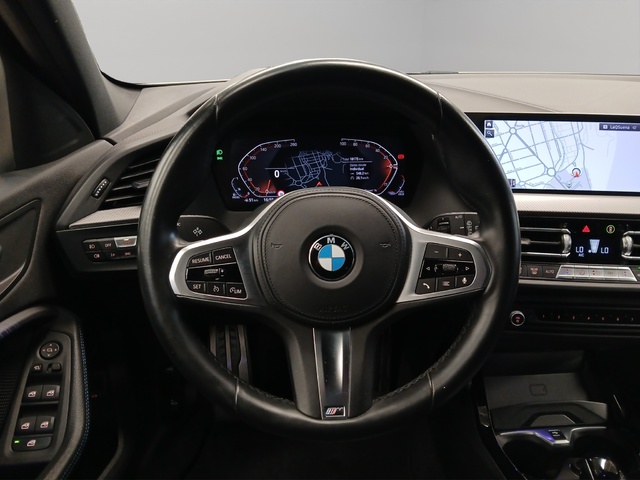 BMW Serie 1 118d color Blanco. Año 2023. 110KW(150CV). Diésel. En concesionario SAN JUAN Automoviles Fersan S.A. de Alicante