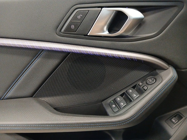 BMW Serie 1 118d color Blanco. Año 2023. 110KW(150CV). Diésel. En concesionario SAN JUAN Automoviles Fersan S.A. de Alicante