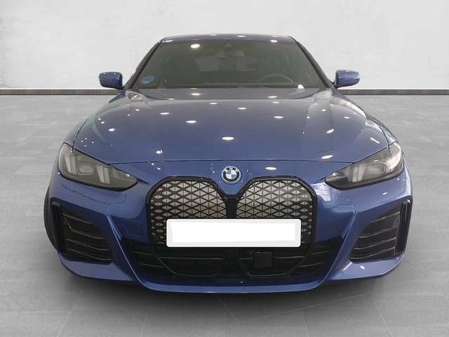 BMW i4 eDrive40 color Azul. Año 2025. 250KW(340CV). Eléctrico. En concesionario Enekuri Motor de Vizcaya