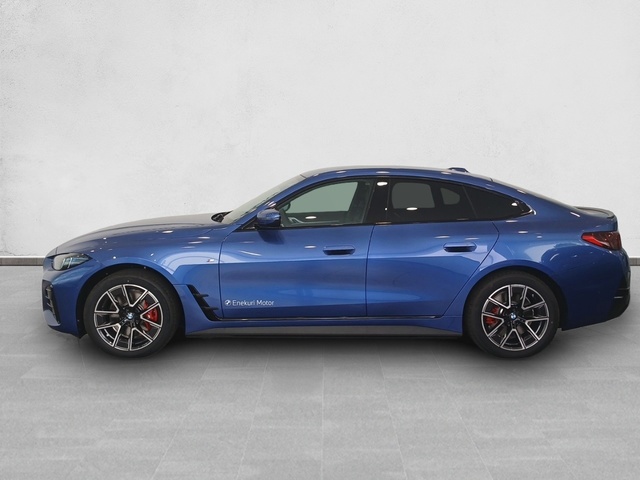 BMW i4 eDrive40 color Azul. Año 2025. 250KW(340CV). Eléctrico. En concesionario Enekuri Motor de Vizcaya