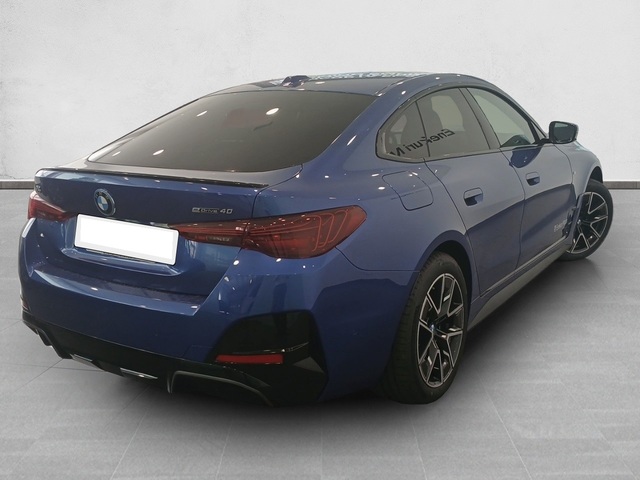 BMW i4 eDrive40 color Azul. Año 2025. 250KW(340CV). Eléctrico. En concesionario Enekuri Motor de Vizcaya