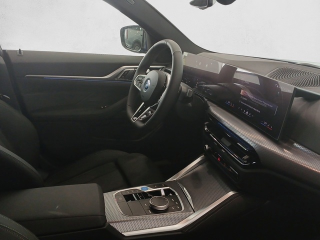 BMW i4 eDrive40 color Azul. Año 2025. 250KW(340CV). Eléctrico. En concesionario Enekuri Motor de Vizcaya