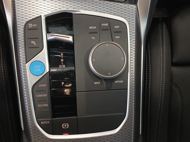 BMW i4 eDrive40 color Azul. Año 2025. 250KW(340CV). Eléctrico. En concesionario Enekuri Motor de Vizcaya