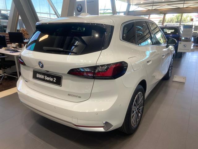 BMW Serie 2 225e Active Tourer color Blanco. Año 2025. 180KW(245CV). Híbrido Electro/Gasolina. En concesionario BYmyCAR Madrid - Alcalá de Madrid