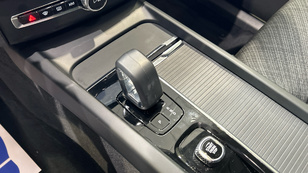Volvo XC60 T6 Recharge Core AWD Auto 257 kW (350 CV) - 15 Volvo XC60 T6 Ocasión 257 KW (350CV) - 15