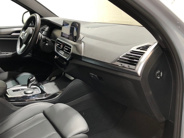 BMW X4 xDrive20d color Gris. Año 2024. 140KW(190CV). Diésel. En concesionario Movilnorte El Carralero de Madrid
