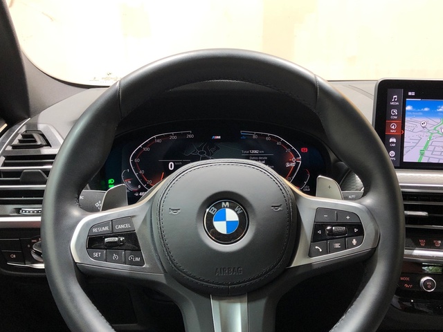 BMW X4 xDrive20d color Gris. Año 2024. 140KW(190CV). Diésel. En concesionario Movilnorte El Carralero de Madrid