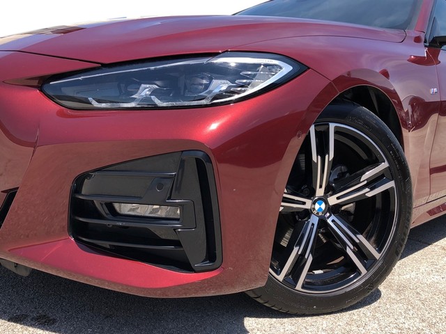 BMW Serie 4 420d Cabrio color Rojo. Año 2024. 140KW(190CV). Diésel. En concesionario Vehinter Getafe de Madrid