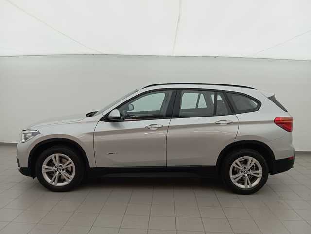 BMW X1 sDrive18i color Gris Plata. Año 2018. 103KW(140CV). Gasolina. En concesionario Augusta Aragon S.A. de Zaragoza