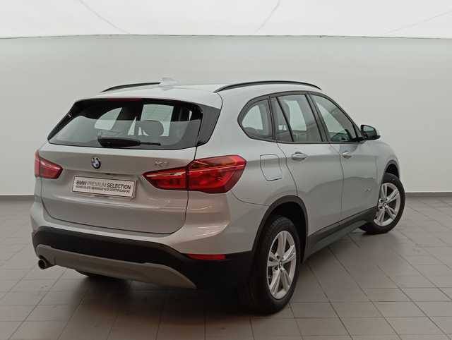 BMW X1 sDrive18i color Gris Plata. Año 2018. 103KW(140CV). Gasolina. En concesionario Augusta Aragon S.A. de Zaragoza