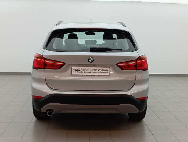 BMW X1 sDrive18i color Gris Plata. Año 2018. 103KW(140CV). Gasolina. En concesionario Augusta Aragon S.A. de Zaragoza