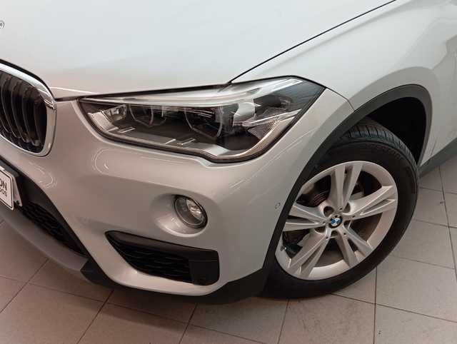 BMW X1 sDrive18i color Gris Plata. Año 2018. 103KW(140CV). Gasolina. En concesionario Augusta Aragon S.A. de Zaragoza