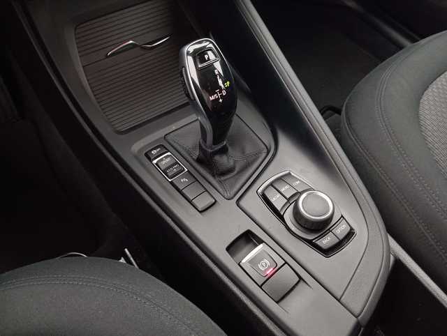 BMW X1 sDrive18i color Gris Plata. Año 2018. 103KW(140CV). Gasolina. En concesionario Augusta Aragon S.A. de Zaragoza