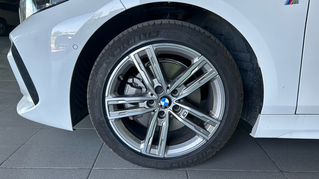 fotoG 11 del BMW Serie 1 118d Business 110 kW (150 CV) 150cv Diésel del 2024 en Madrid