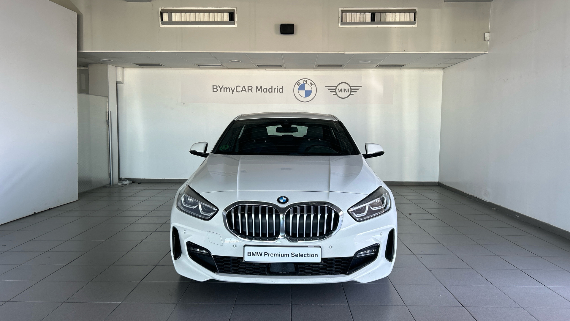 BMW Serie 1 118d color Blanco. Año 2024. 110KW(150CV). Diésel. En concesionario BYmyCAR Madrid - Alcalá de Madrid
