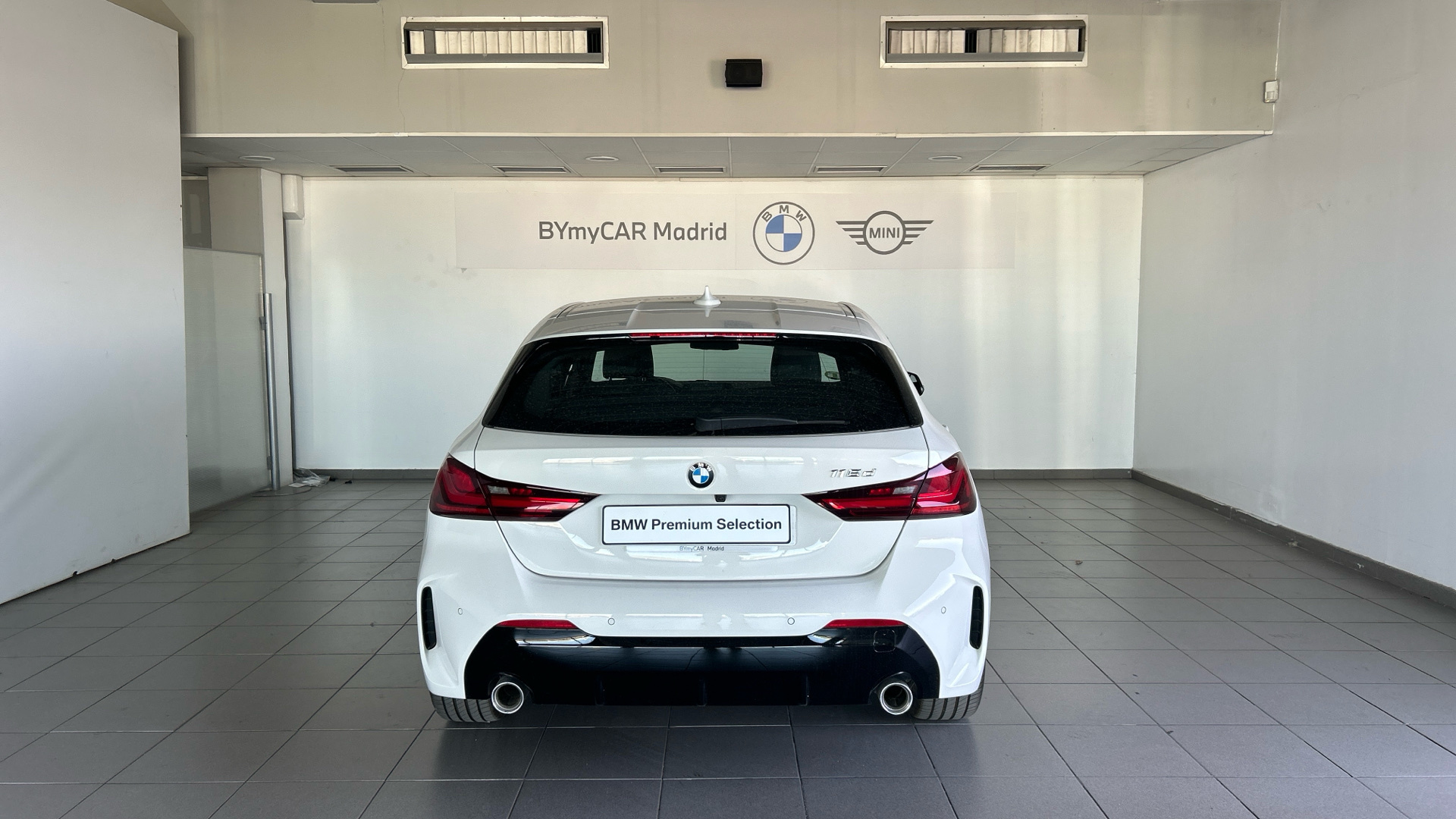 BMW Serie 1 118d color Blanco. Año 2024. 110KW(150CV). Diésel. En concesionario BYmyCAR Madrid - Alcalá de Madrid