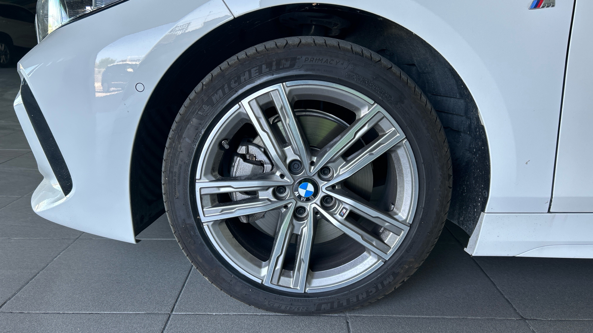 BMW Serie 1 118d color Blanco. Año 2024. 110KW(150CV). Diésel. En concesionario BYmyCAR Madrid - Alcalá de Madrid