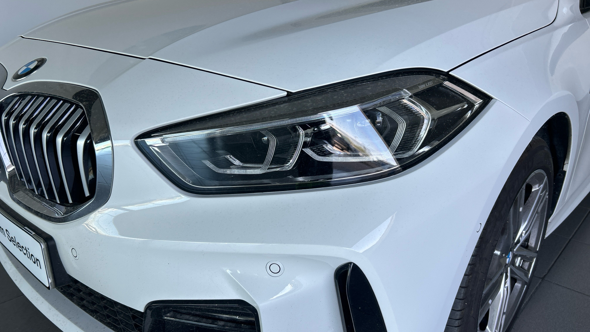 BMW Serie 1 118d color Blanco. Año 2024. 110KW(150CV). Diésel. En concesionario BYmyCAR Madrid - Alcalá de Madrid